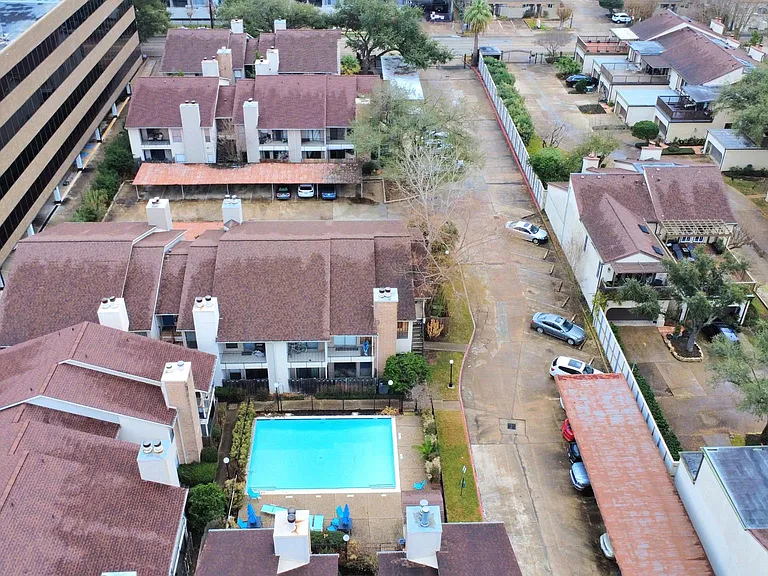 1818 Augusta Dr #14 — Photo 32