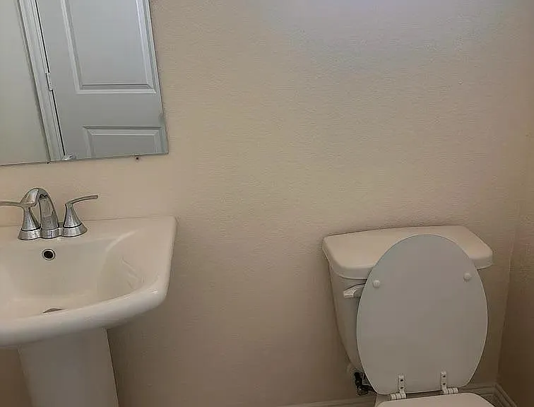 905 Tartane Dr — Photo 5