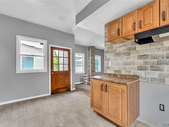 4th image of 33 Lafayette Ave