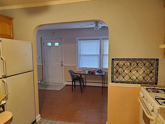 4th image of 1600 Broadway Blvd