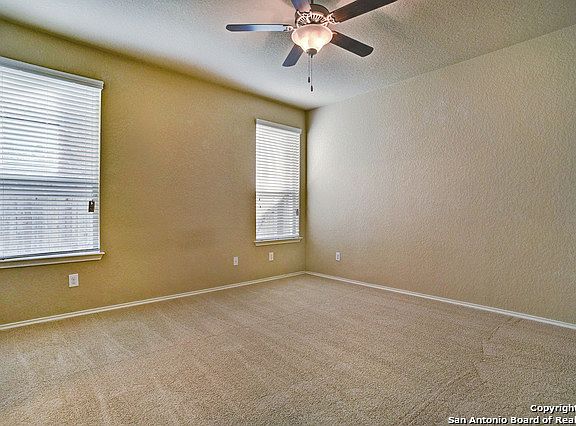 5th image of 604 Saddlehorn Way