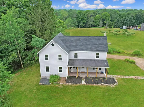 150 Saw Mill Rd, Greentown, PA 18426