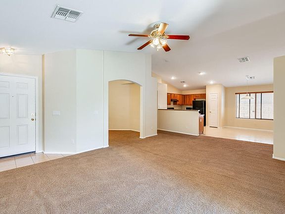 Living Room/Entrance