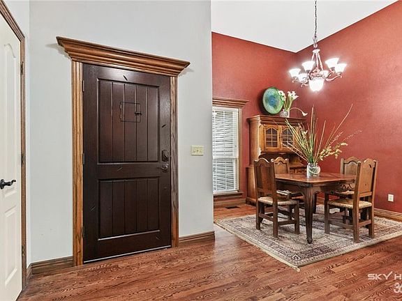 5th image of 2620 Penny Ln