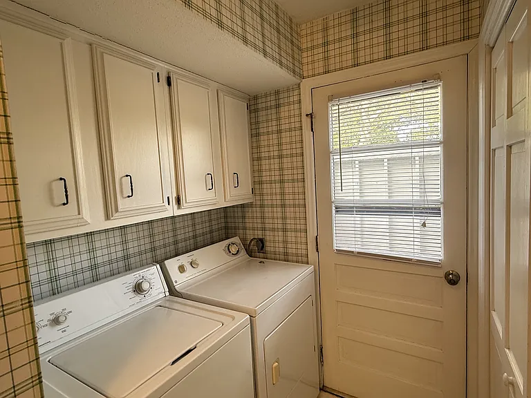 155 Beaufort Ct — Photo 8