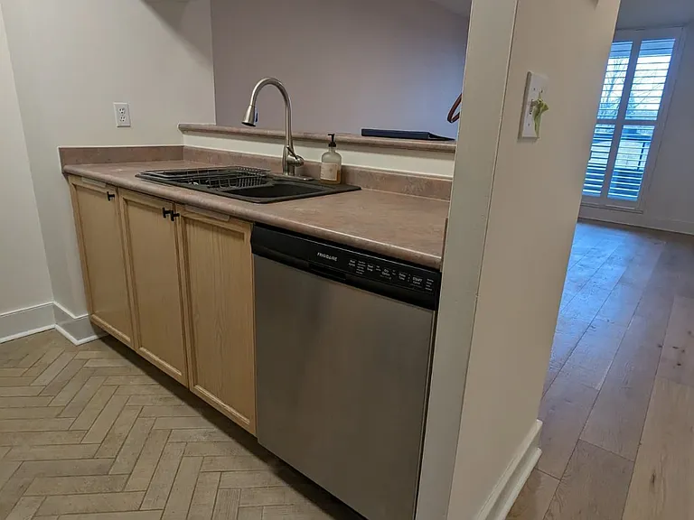 1797 Queen St E #409 — Photo 3