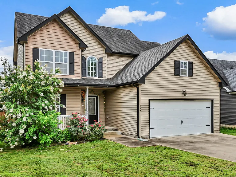 563 Falkland Cir — Photo 38