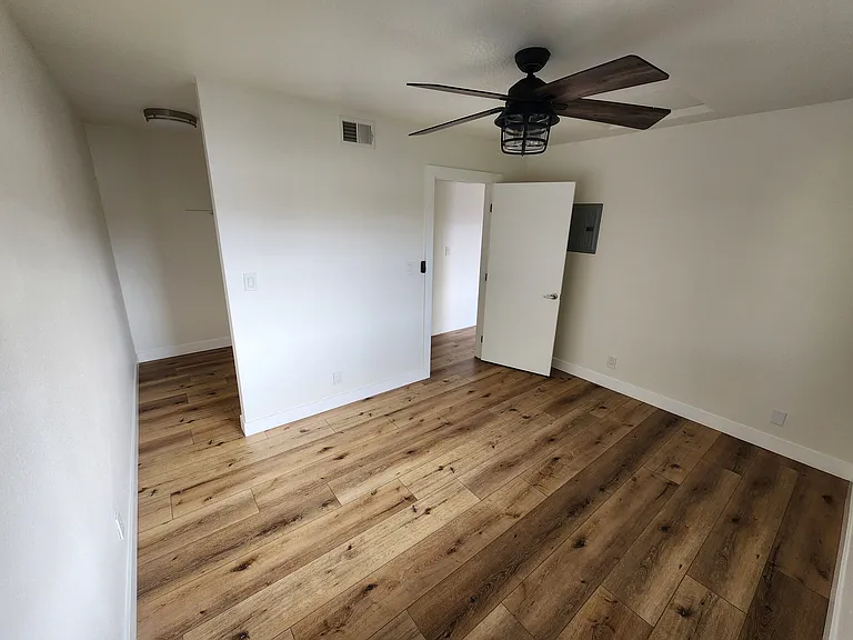 157 W Ash Ave #E — Photo 18