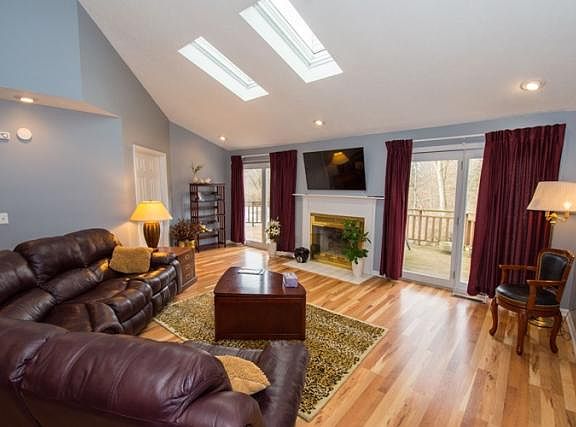 3rd image of 1647 Woodfield Ct