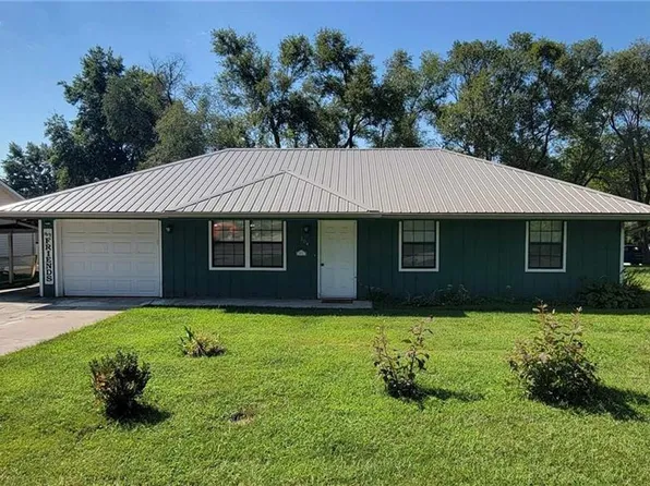 304 E 2nd St, Lawson, MO 64062