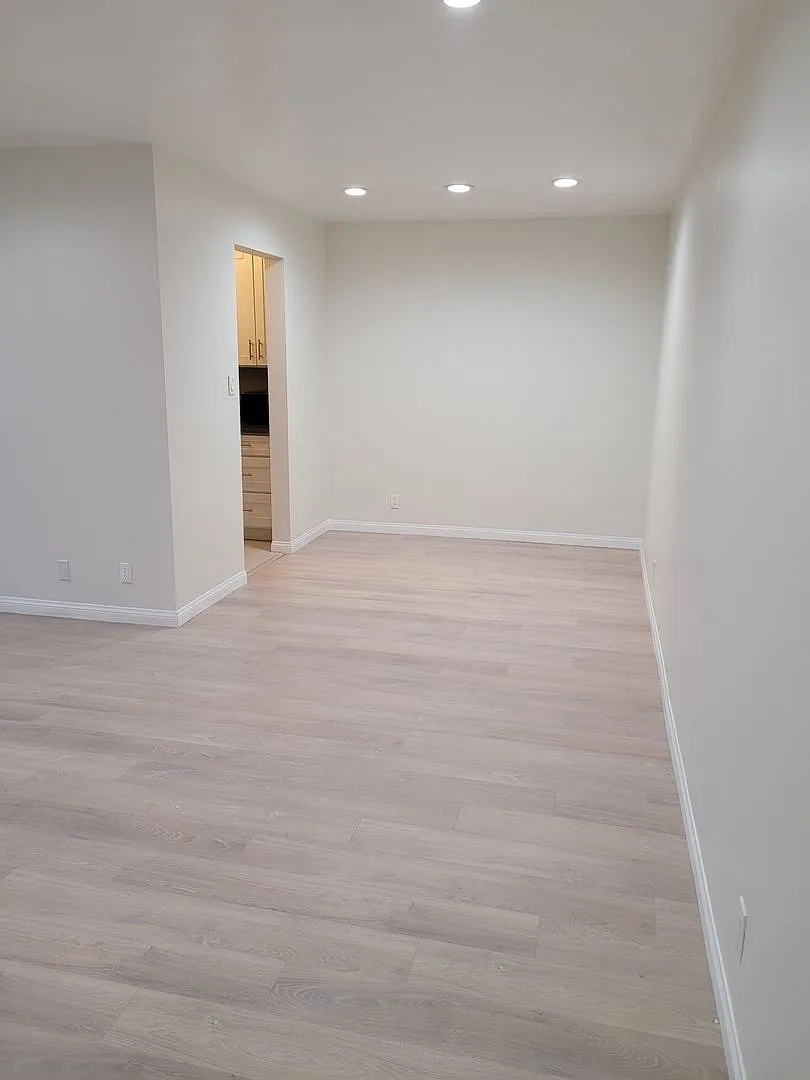 1132 S Oakhurst — Photo 2
