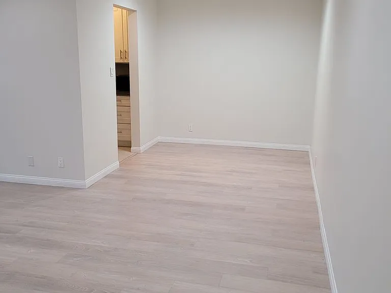 1132 S Oakhurst Dr — Photo 2