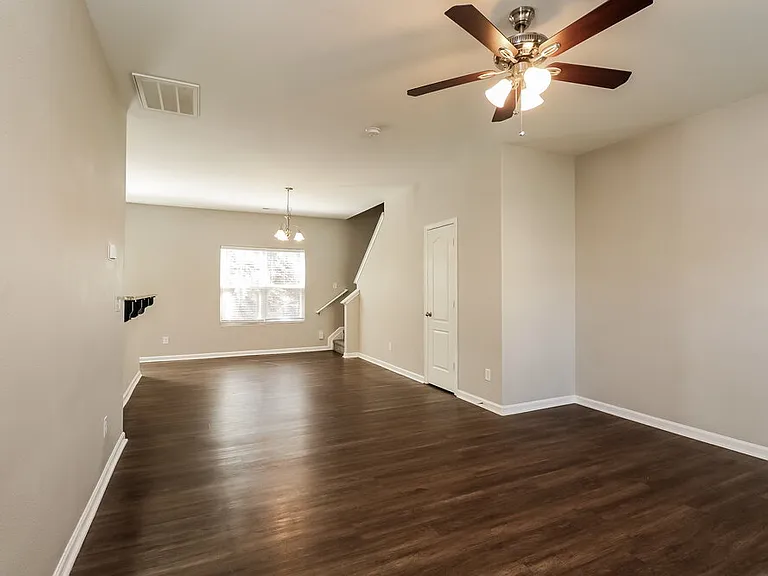 2541 Meadow Crossing Dr — Photo 6