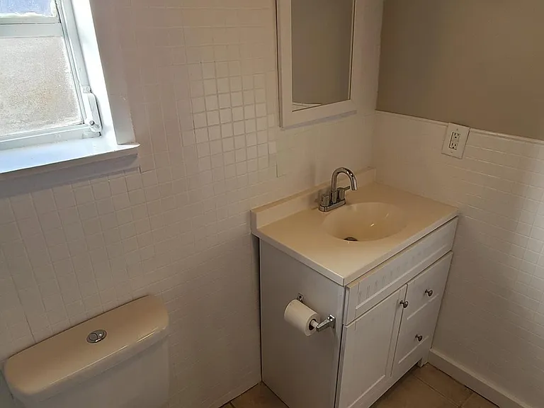 315 S J St #B — Photo 11