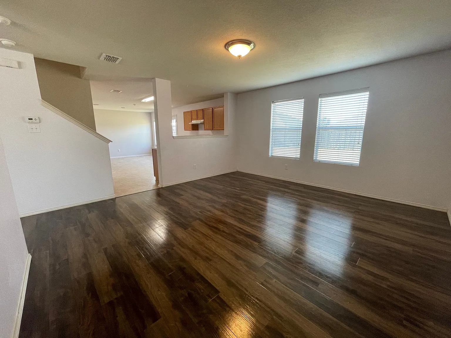 3 bed, 2.5 bath, 2186 sqft, $1,995 — Photo 4