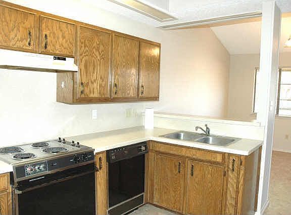 5th image of 601 Hunters Glen St