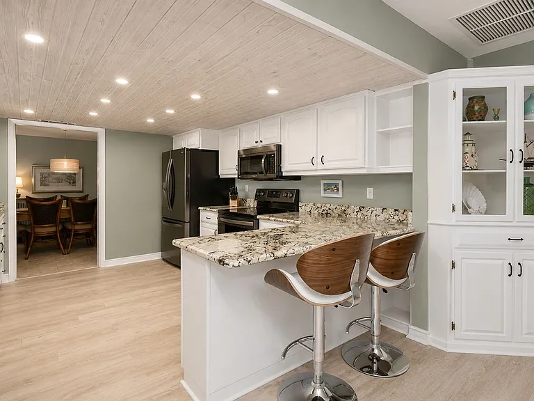 2876 Captiva Dr — Photo 4