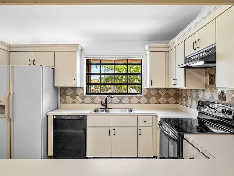 206 Congressional Way #206 — Photo 16