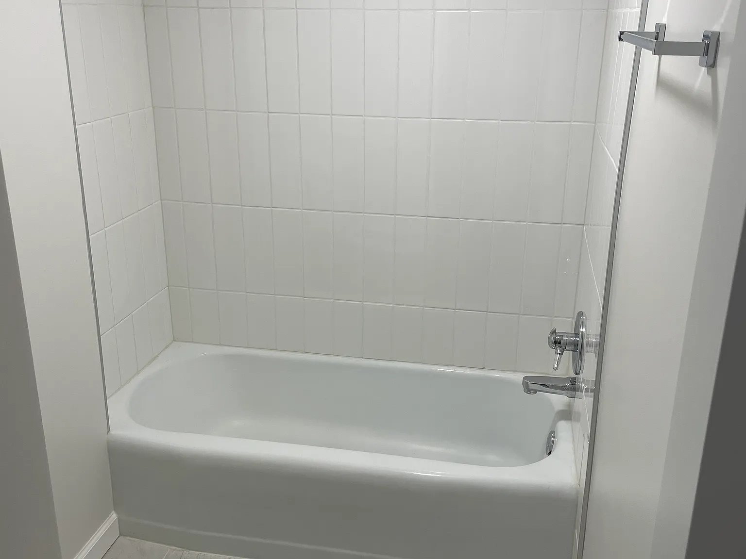 Studio, 404 sqft, $695 — Photo 2