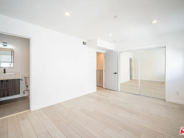 246 N Dillon St #1/2 — Photo 33