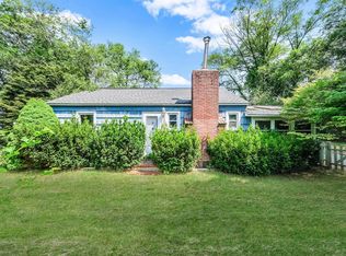 9 Private Rd, Medford, NY 11763