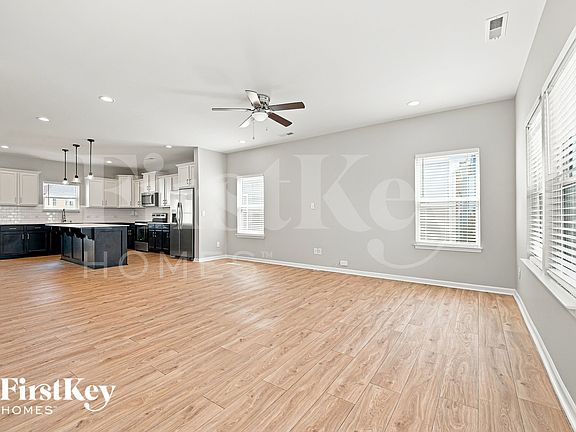 2nd image of 817 Alexander Commons Dr