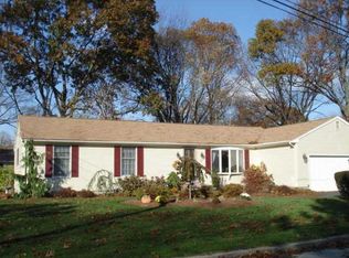 160 Honeysuckle Rd, Warwick, RI 02888