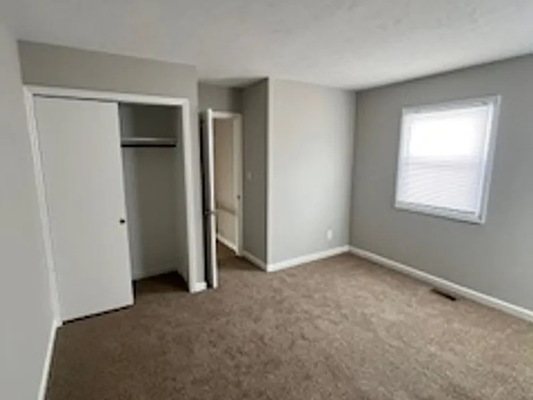 2212 E Queens Way — Photo 15