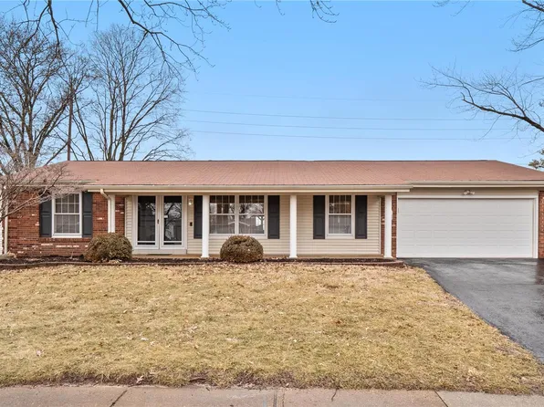 10 Pittsfield Ct, Chesterfield, MO 63017