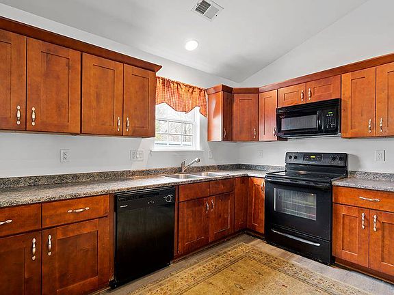 4th image of 205 Amethyst Way