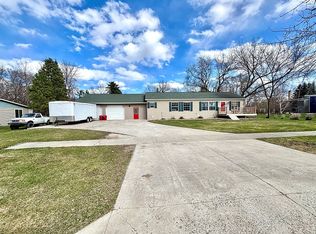 610 2nd St W, Lakota, ND 58344