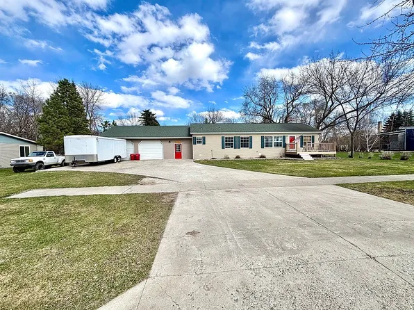 610 2nd St W, Lakota, ND 58344