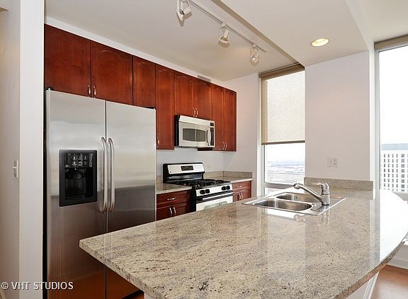 3rd image of 1250 S Michigan Ave APT 1909