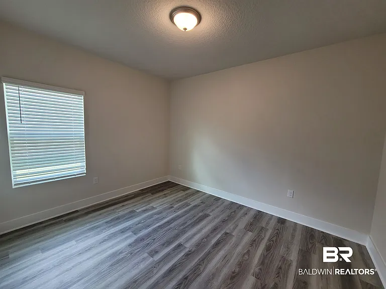 1045 Hayward Loop — Photo 7