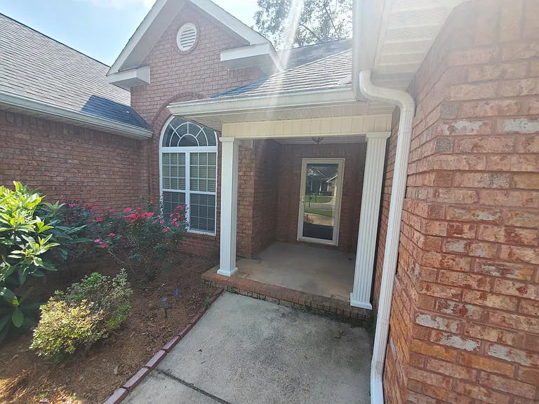 109 Norfolk Cir — Photo 2