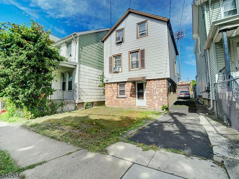 1st image of 515 Monroe St