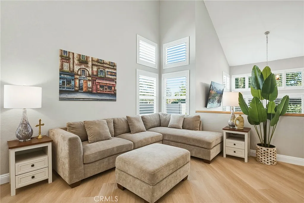 4 bed, 2290 sqft, $8,700 — Photo 3