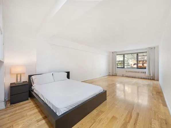 408 West 57th Street image 4 of 10