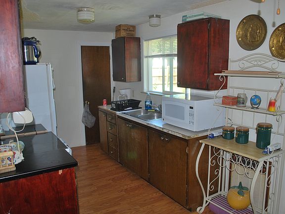3rd image of 505 Beach Dr