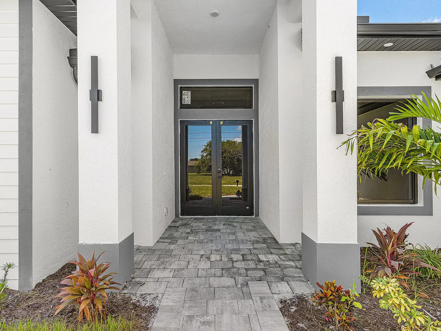 3 bed, 1600 sqft, $2,600 — Photo 3