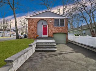 97 Lake Promenade, Ronkonkoma, NY 11779