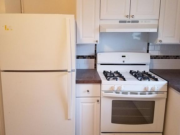 4th image of 131 Hayes Ave #2