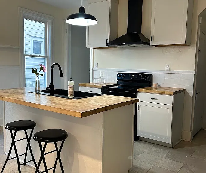 588 E King St — Photo 8