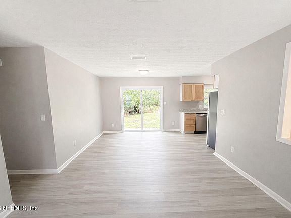 3rd image of 8265 COLVILLE Street