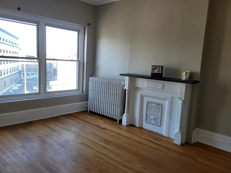 2136 5th Ave #6 — Photo 2