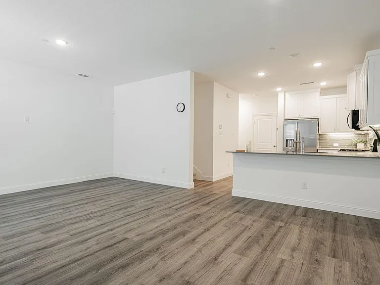 537 Parkside Dr — Photo 19