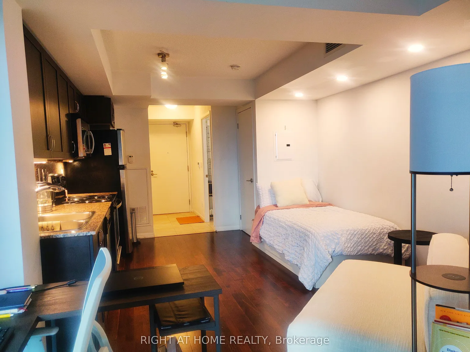 209 Fort York Blvd — Photo 4