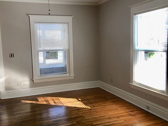 3rd image of 824 Prince St SE #1