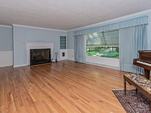 2nd image of 6968 Gates Mills Blvd