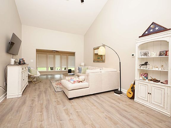 5th image of 120 Gleneagles Dr